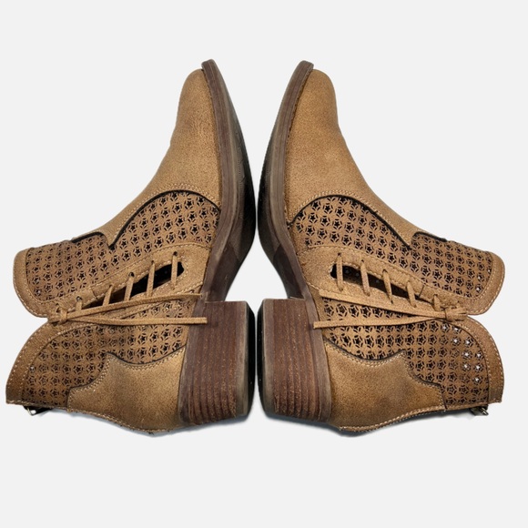 Very G Mata Vegab Suede Tan Tassle Back Zip Laser Cut Short Boots Womens size 9 - Picture 9 of 13